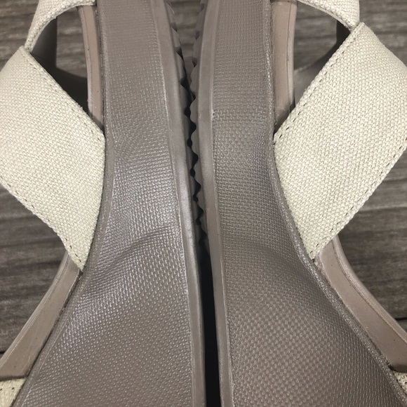 Crocs Leigh II Wedge Sandals sz 9 - Picture 12 of 15